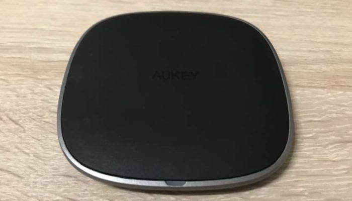 Ausprobiert: Aukey Qi-Ladegeräte und Tischlampe